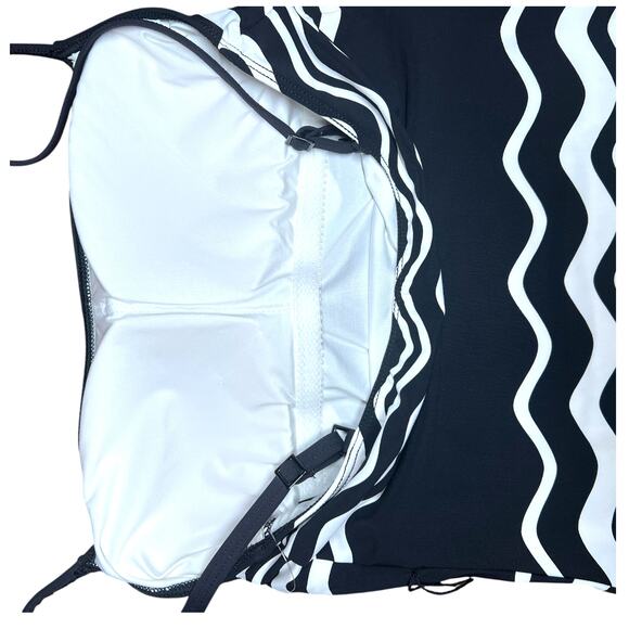 LA BLANCA One Piece Swimwear Women's Size 10 Black White Wave Design Belted - Picture 7 of 12